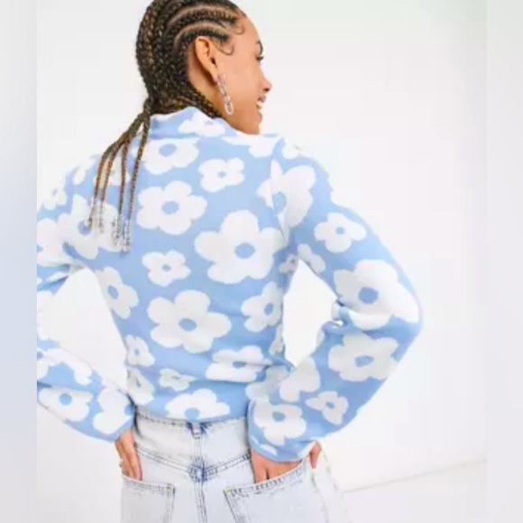 Blue light sweater 🦋 - Picture 3 of 4